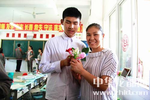 母親節(jié)，周口高中生這樣過！