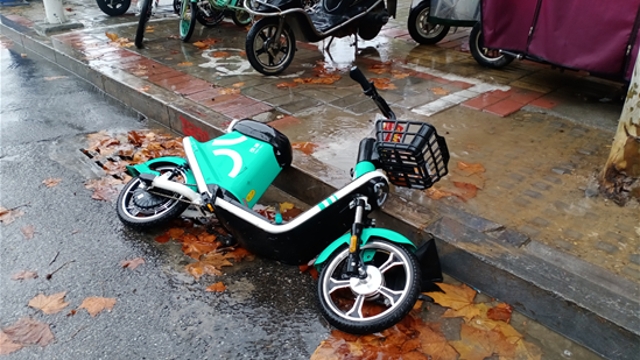 請(qǐng)把車(chē)子放好吧！